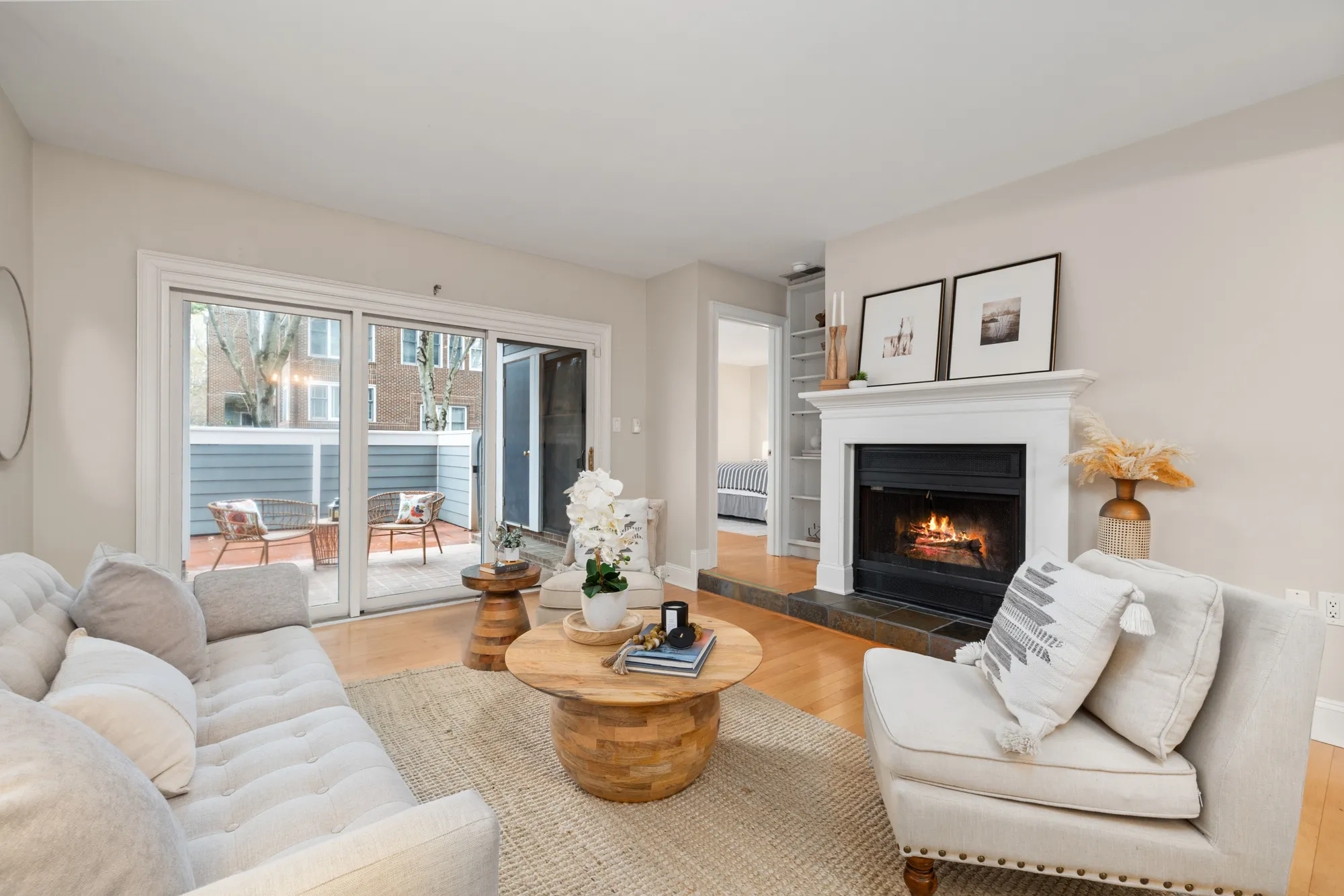 Vacant home staging with a fully furnished living room
